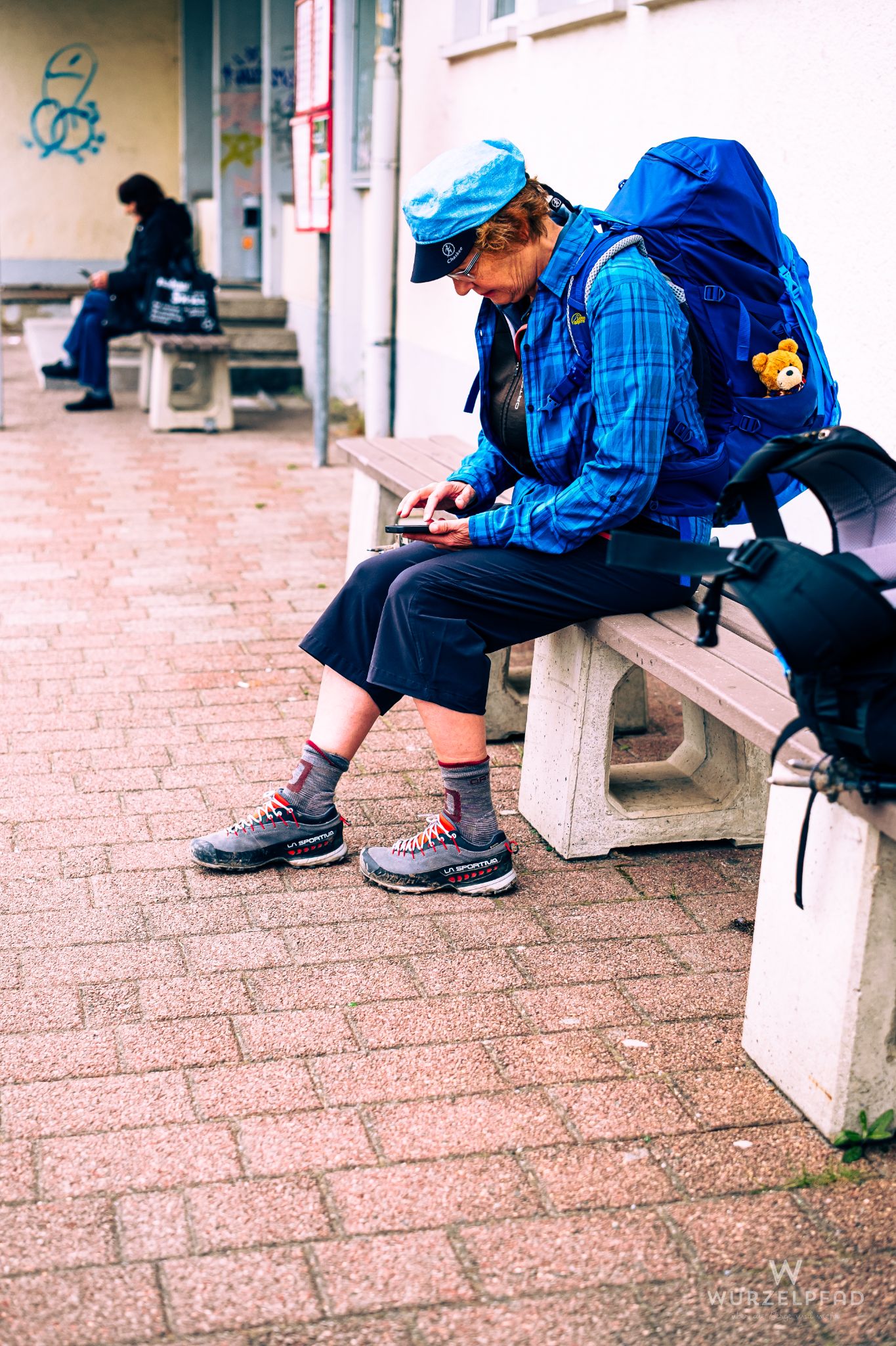 Wir warten auf den Bus